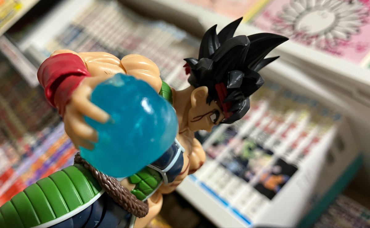 D_C_Os's tweet photo. フィギュアーツのバーダック
たった1人の最終決戦 ver

用に原��アニメをイメージしたエネルギー弾パーツを作成♪

おゆまるくんのクリアとブルーを混ぜてほんのり渦巻きボールで作ると、意外に良い感じじゃない！

ちゃんと握らせて持たせられるし
これは良いわ⭐️

#ドラゴンボール https://t.co/CU4sk9vc4v