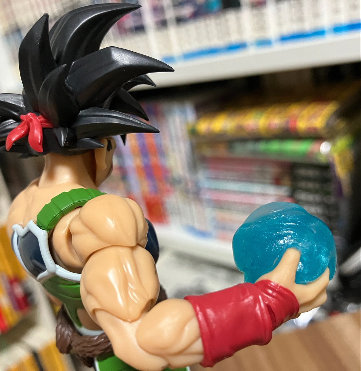 D_C_Os's tweet photo. フィギュアーツのバーダック
たった1人の最終決戦 ver

用に原��アニメをイメージしたエネルギー弾パーツを作成♪

おゆまるくんのクリアとブルーを混ぜてほんのり渦巻きボールで作ると、意外に良い感じじゃない！

ちゃんと握らせて持たせられるし
これは良いわ⭐️

#ドラゴンボール https://t.co/CU4sk9vc4v