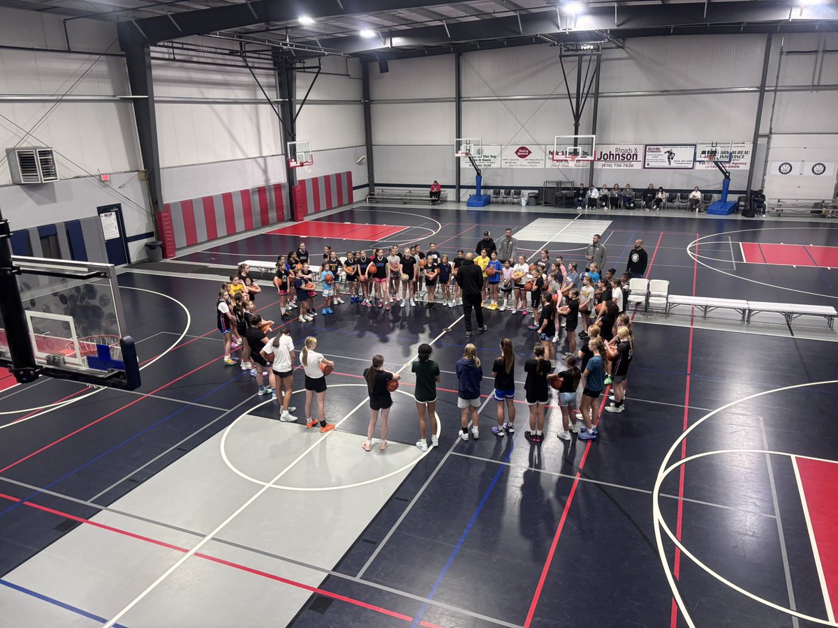 MImystics's tweet photo. Our Grade 7-and-under Queen of the Court workout had 70ish players in the gym getting better! We missed the photo opportunity with our high school group, but they were putting in the work, too!

Only two weeks remain! Register and drop in if you’re looking for a great training session. 🏀💪🏼

https://t.co/yfut7IJHBS—queen-of-the-court