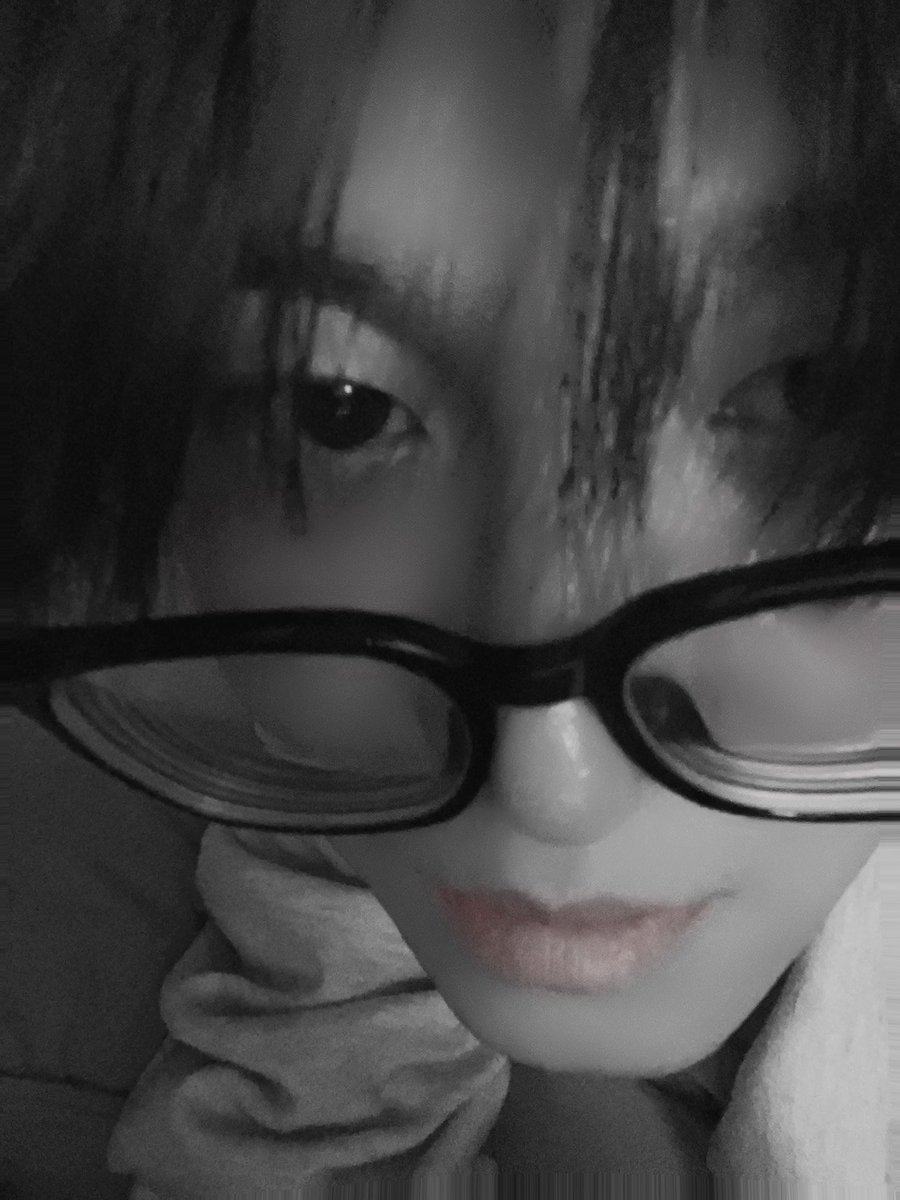 MYst_4u_'s tweet photo. 안경ㅇ-ㅇ
眼鏡ㅇ-ㅇ
#myst #kpop #concert https://t.co/Z6sYm529fc