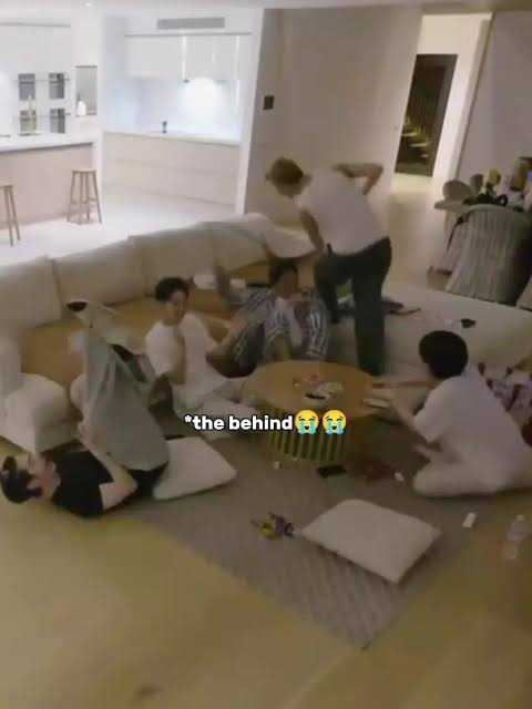 entxshie's tweet photo. "enhypen lost their joy along the way"

(a thread)

they look so miserable
https://t.co/uLwFyUTqMH https://t.co/vQ9ILdQJ0W