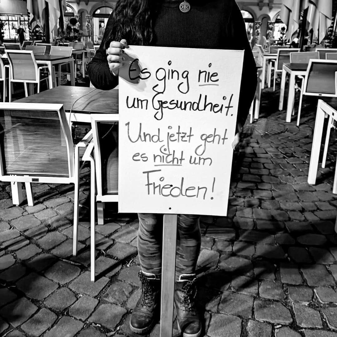 SonguelSunny's tweet photo. Das trifft es. Uns wird viel erzählt, wenn der Tag lang ist. Doch wir wissen: Hier geht es nicht um uns. Hier geht es einzig und allein um die Interessen der Mächtigen, um ihren Profit, ihre Macht und ihren Zugriff auf Rohstoffe. https://t.co/gkOaUaEsO5