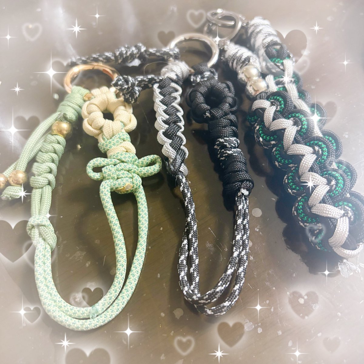 Kei110622N's tweet photo. パラコードでペンライトホルダーを作ったりショルダーストラップ作ったり、ハンドストラップ作ったり
11色作ろうとしているけど
色の組み合わせが難しい😓 https://t.co/yvNHSFpSai