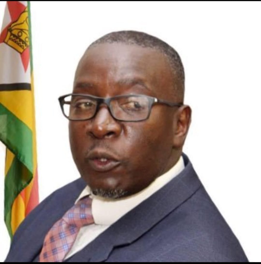 rodzadot's tweet photo. Salute to Advocate Lewis Uriri and his wife for declining Wicknell Chivayo’s vehicle and cash gifts. Zimbabwe needs professionals who cannot be captured by money, luxury or patronage. Integrity and independence still matter! Spread the word https://t.co/SsaageUpMA