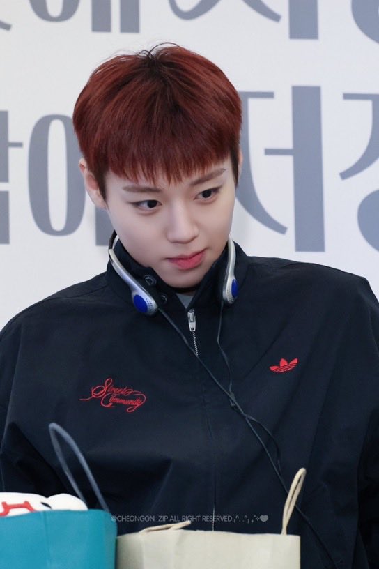 dohwi0529's tweet photo. 존나 잘생긴 프로게이머 같음.......😳😳😳 https://t.co/y4cIlDDgKN