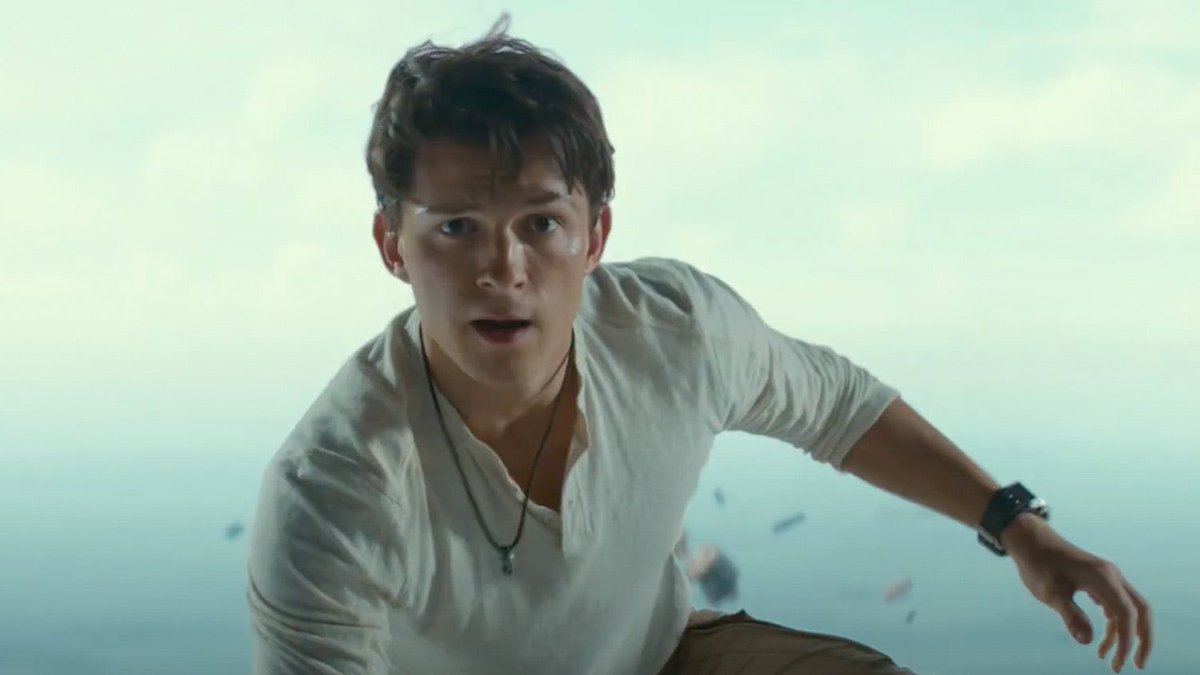 spidey_twt's tweet photo. tom holland wearing a henley 🤤🤤 https://t.co/3aSNgyIcRv