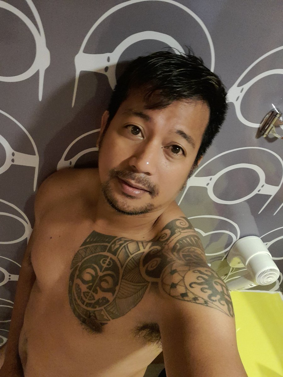 DaddyKhyle15's tweet photo. good evening.. Available po ang inyong daddy khyle. sa mga gusto pa relax. book lang. DM 09665941779 https://t.co/6cLNV3VqFm