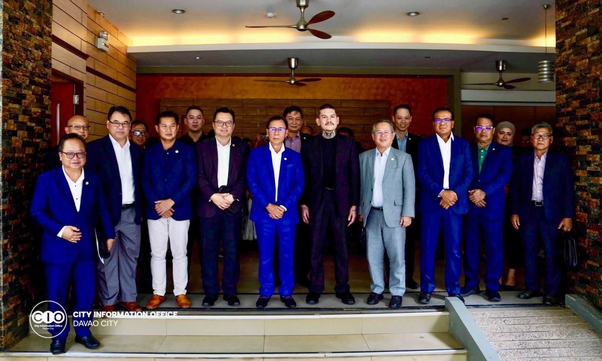 nightiiee_owl's tweet photo. Malaysian Prime Minister meets Mayor Baste Duterte in Davao for Food Ministry Comodity and Regional Development Hon. YB Dato Sri Dr. Stephen Rundi Utom. https://t.co/d54dx4kz2a