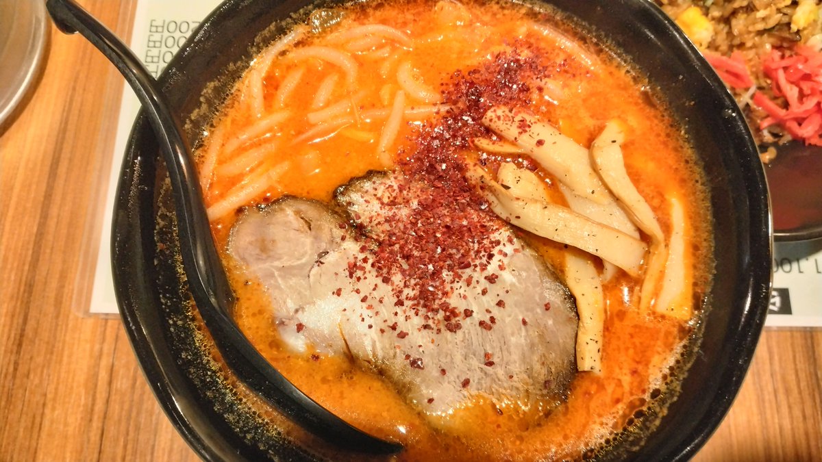 raluzu00's tweet photo. 初めてのお店で辛味噌
ちょっと麺太めだけど美味しい https://t.co/KgxEfy53j0