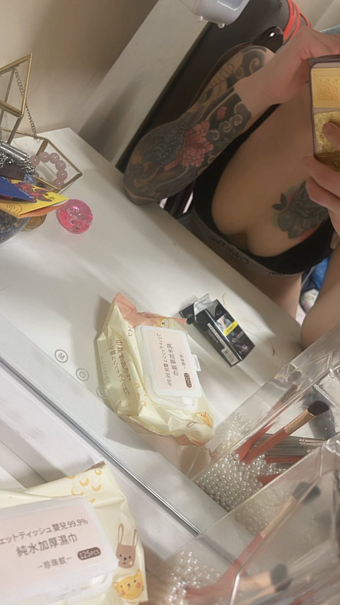 yangtang1998's tweet photo. 中秋節家裡都有好多月餅 蛋黃酥 😋😋
#士林 #三性 #台北 #急 https://t.co/6Dkv7yVkxf