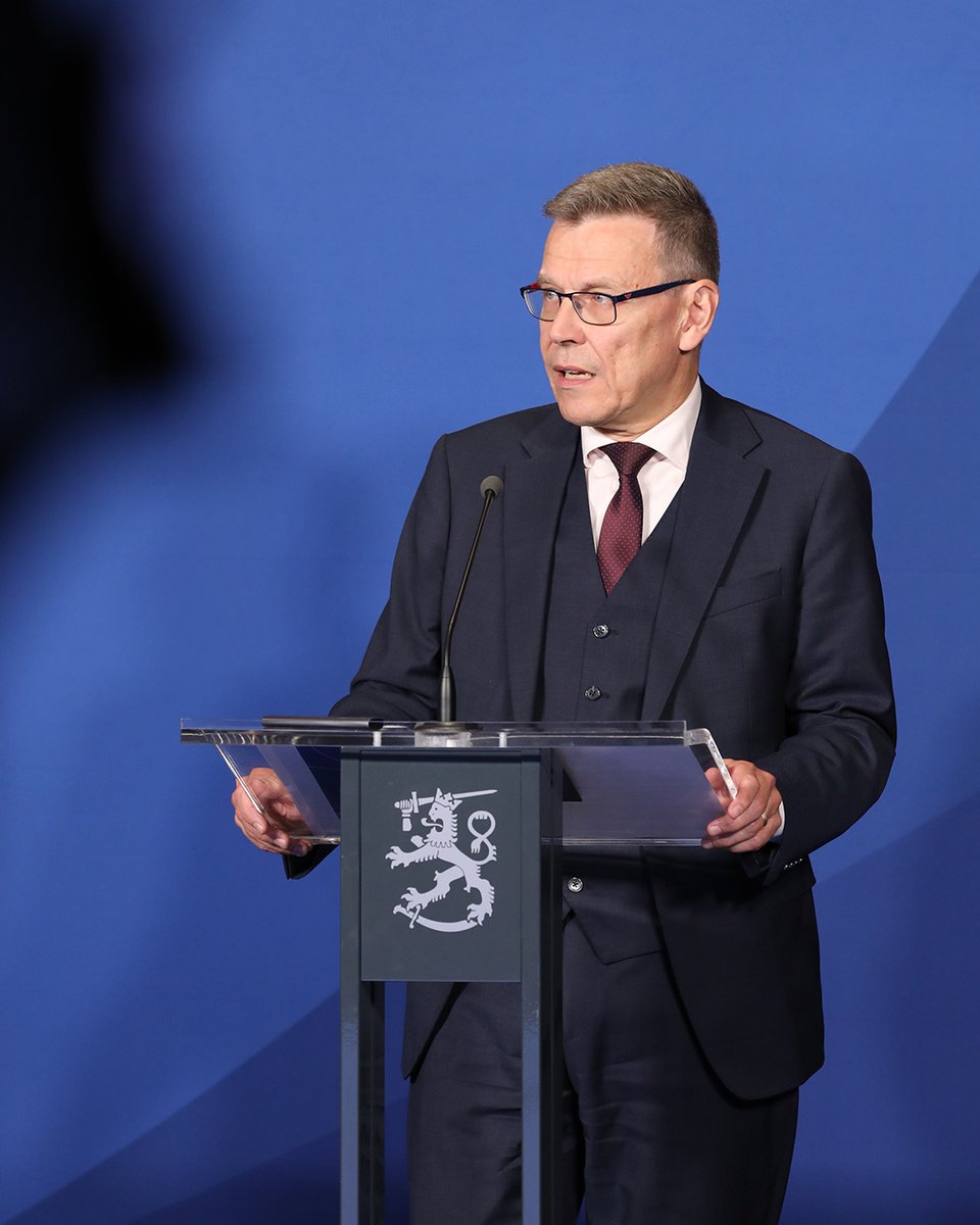 Ylijohtaja Mikko Spolander tiedotustilaisuudessa.