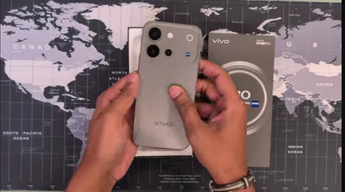 VIRAL222222's tweet photo. @saaaanjjjuuu @LoserAnant Bro vivo v80 and vivo s2 fe or  
Fold6 coming in oct 
3 no phone sath me ayega 

Thank you ⬅️ https://t.co/tTL30KcxRg