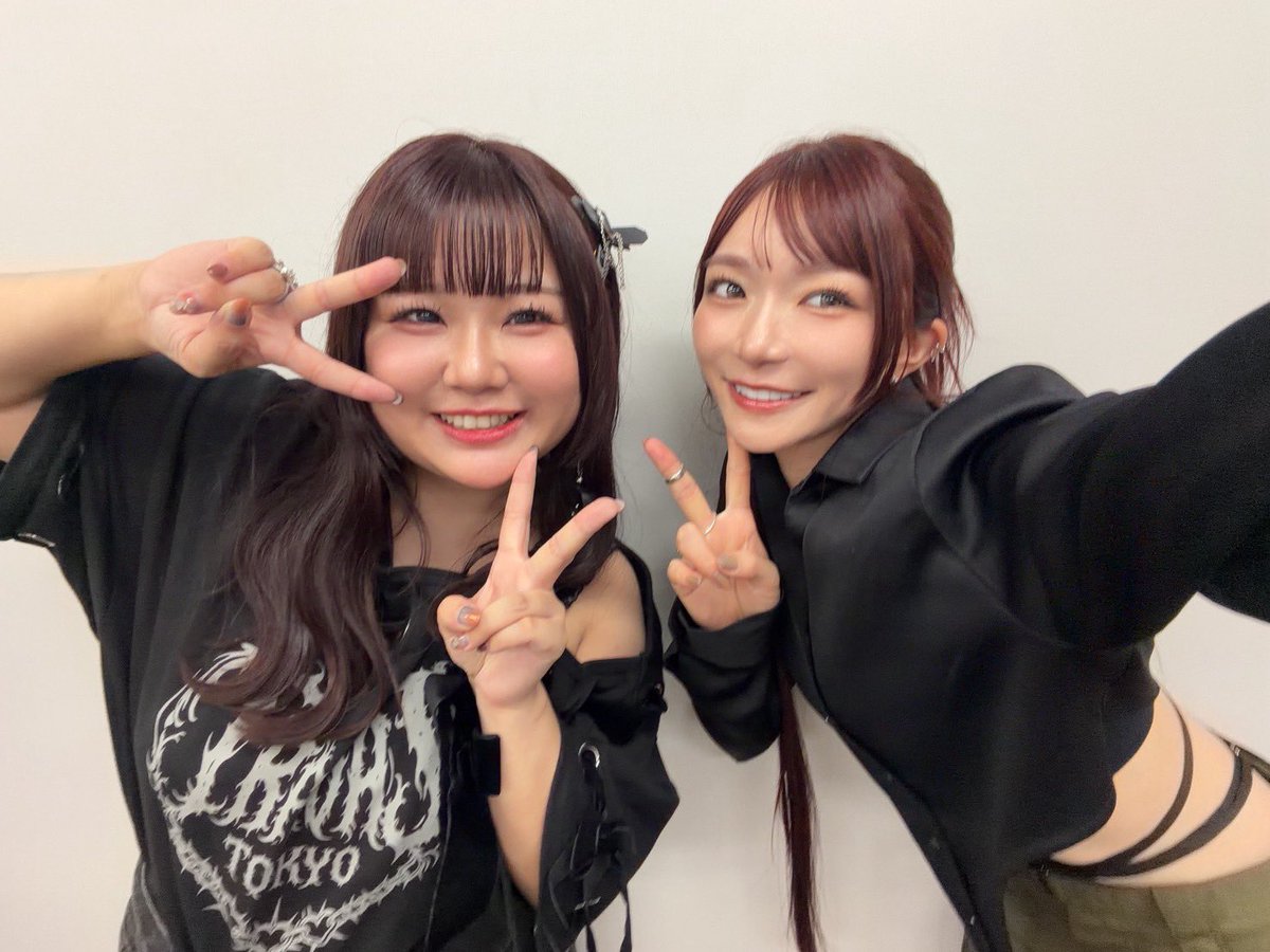 miyumi_shuri's tweet photo. さほちゃんと➰🫶🏻
気づけばレイゼロで知り合ってからの年月が2桁になりそう…
なのに一緒にお芝居するのは初めてだったりして！
朗読劇で、生芝居で、念願叶ってすごく嬉しいです✨本当に素敵な機会をありがとうございました✨✨

朗読劇でもトークでも安心感が凄かった😌
また一緒にお芝居できますように！！

#よしもと幕張