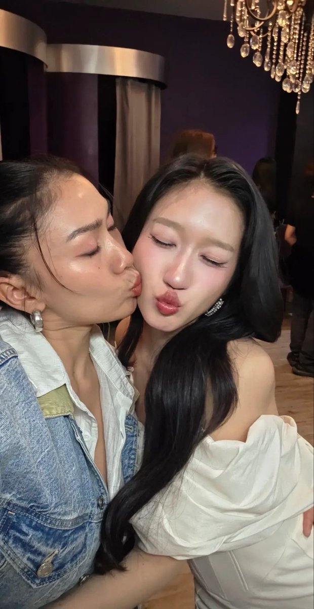 FayeAtom_intern's tweet photo. BenShow TT x FayeAtom📷

P’Ben shared her memories of working on Broken (Of) Love with the casts! 🌻🍑

🔗 https://t.co/tSpNNehqL3…

#FayeAtom
#FayePeraya #AtomPariya https://t.co/5c5fbFDVz3