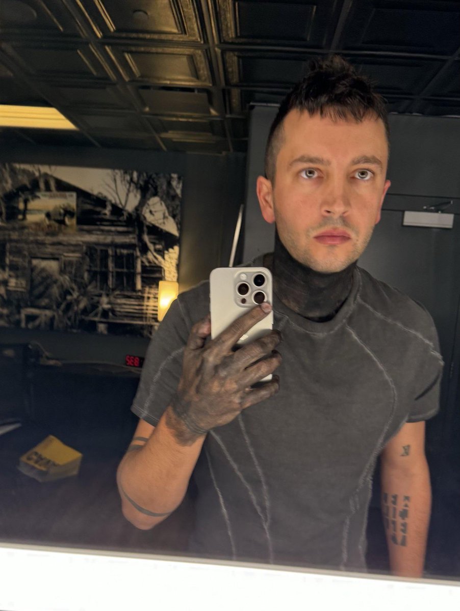 paladitos's tweet photo. user paliditos first ever #pilotstwtselfieday #pilottwtselfieday 😸🤞 https://t.co/P7OlaZegX3