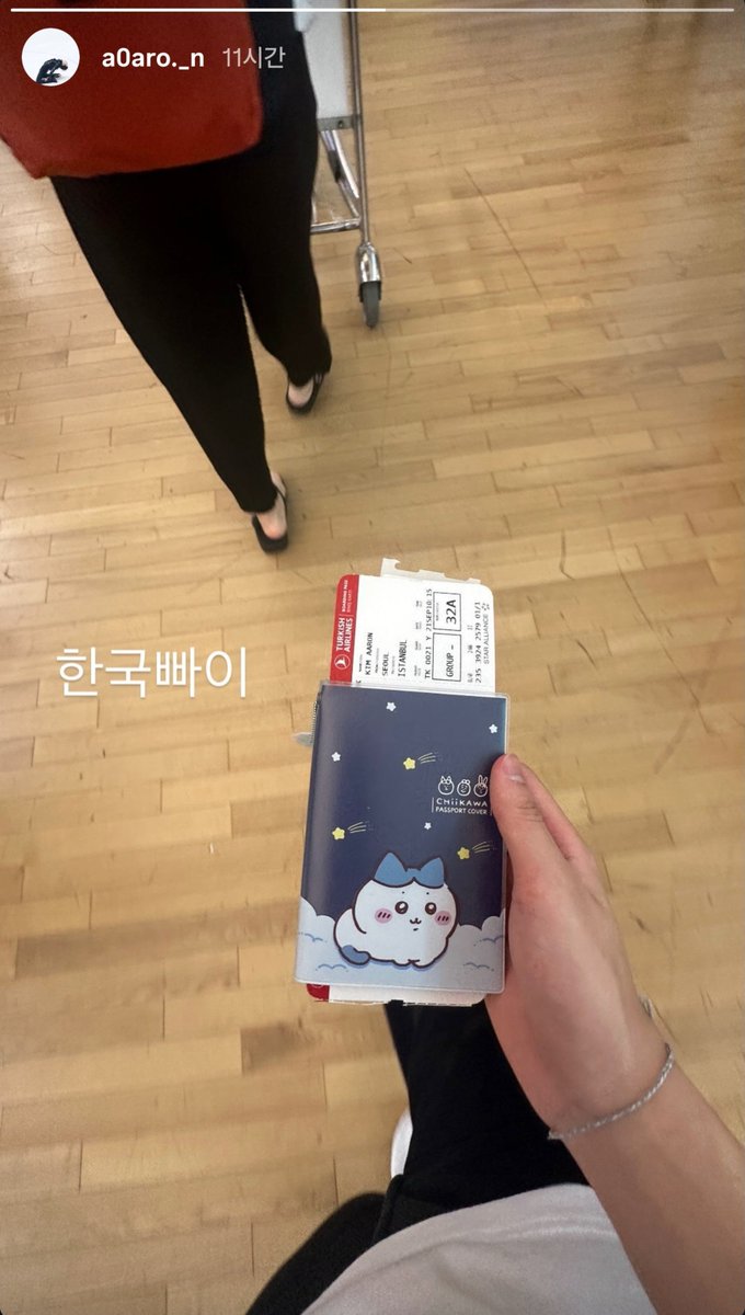heeyuhee's tweet photo. 김아론 선수 인스타그램 스토리 | ISU 주니어 그랑프리 5차 조지아 바투미 출국
이미 하치와레 여권케이스를 가지고 있....
혹시 토벌봉 볼펜도 가지고 있나욤👉🏻👈🏻
#JGPFigure #김아론 #AaRonKIM https://t.co/Y9sItr4vJM