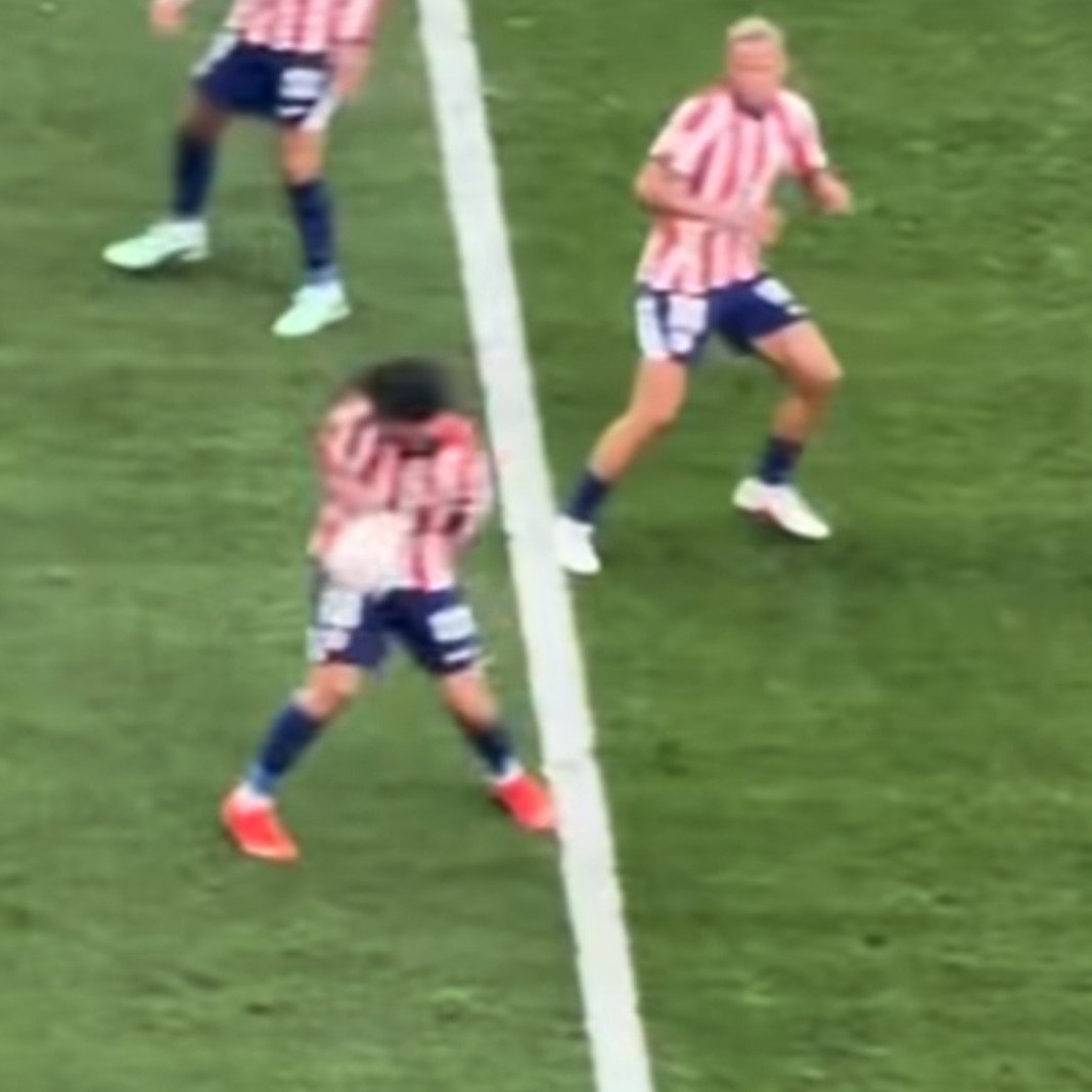 AlberttFCB's tweet photo. Mano clara y penalti 😡   ///   La tiene pegada, sigan 😘 https://t.co/hzumxv30fV