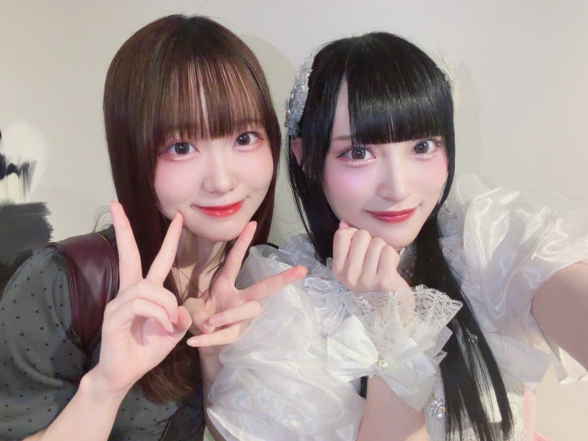 hana_inami_'s tweet photo. #いきづらい部2nd_Day2 観に行ってきました💎
1stライブから更にパワーアップしたこころんと皆さまが本当に可愛くて輝いていて、何度も泣いてしまいました。
努力家で真面目でひたむきなこころんが昔からずっとずっと大好きです。
本当に尊くて素敵な時間をありがとう❤️🎆
#イキヅライブ #いきづらい部 https://t.co/ihGHvRQq4z