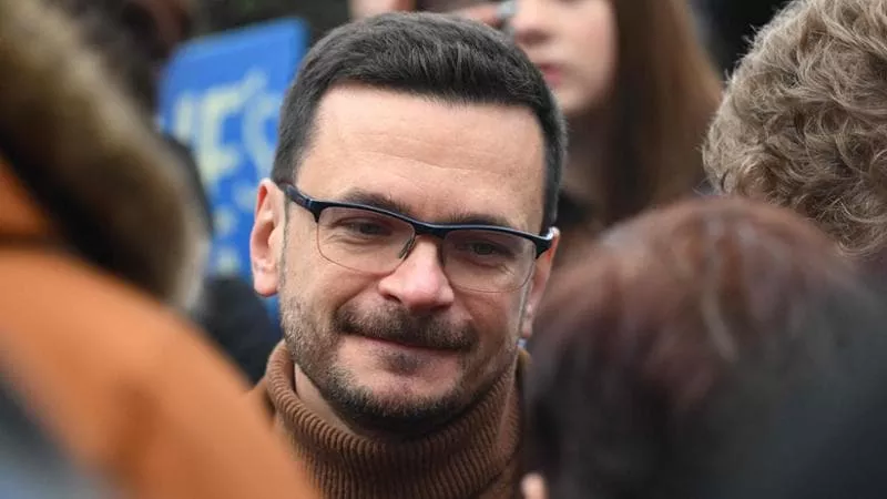 IPAZIA2025's tweet photo. #RelataRefero
"In #Russia elezioni farsa: il partito #Yabloko è stato escluso dal voto" dice il dissidente russo #Yashin, che vive a #Berlino con i soldi di...🙄
🧐#Yabloko (escluso per i finanziamenti dall'estero), alle scorse elezioni era sotto al 2%.
https://t.co/XkU8yrWy0y https://t.co/zmvDcxgWTN