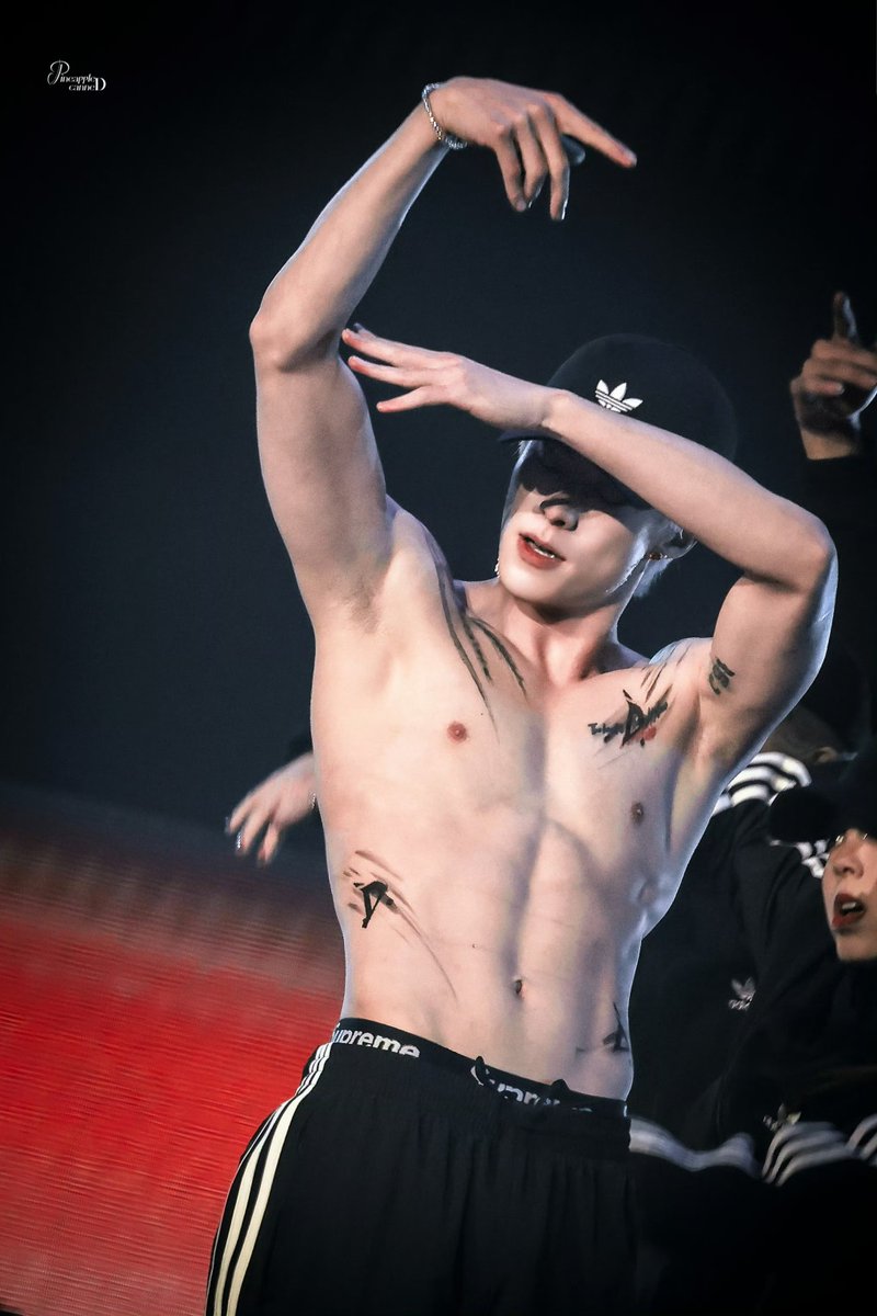 nin9men9's tweet photo. 왕허디 무척 귀여운점(?)
평소에는 털이 계신데. 콘서트에서는 특별히 밀어주심. https://t.co/0PbAVhk4XZ