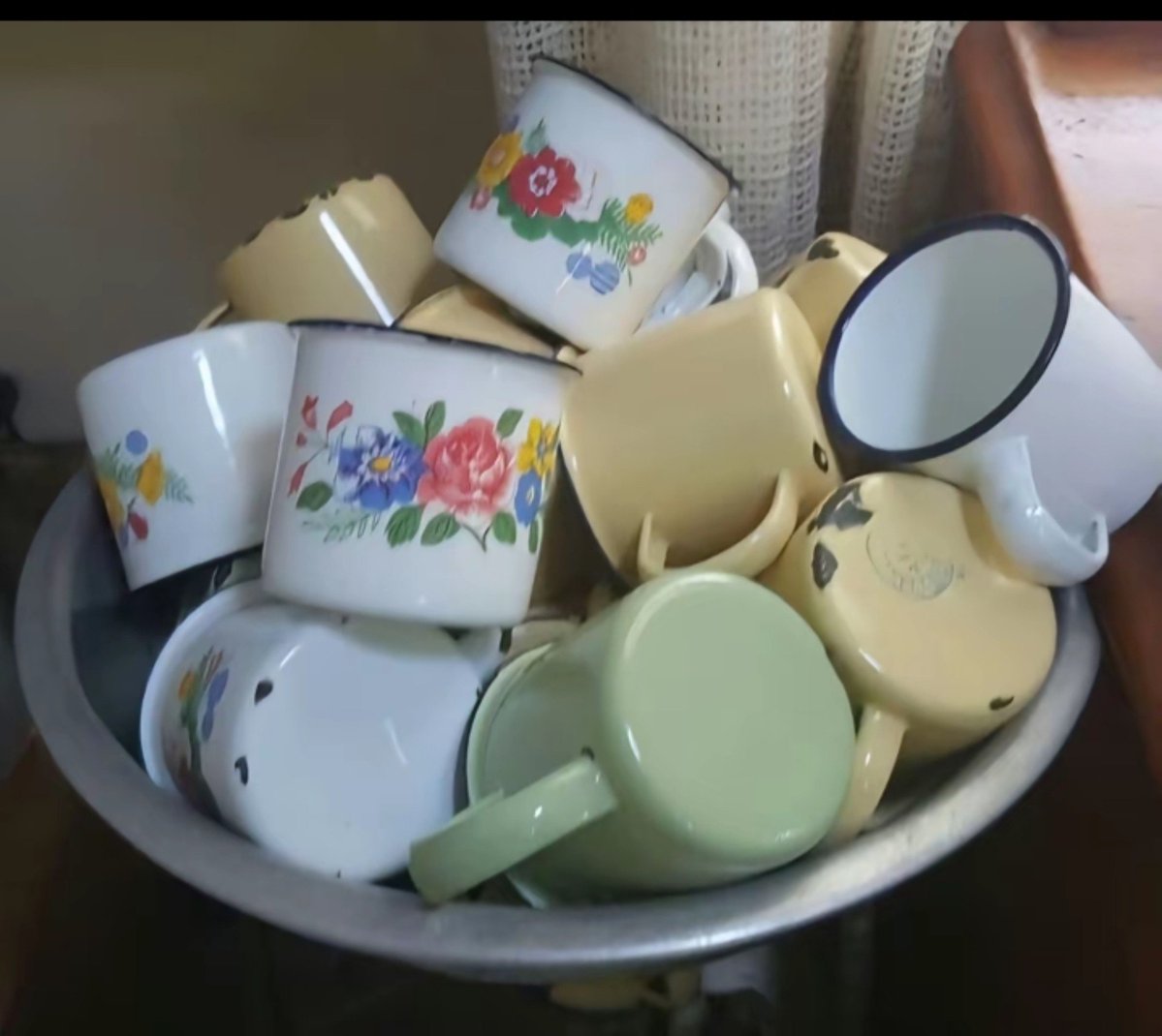 Weyne_west's tweet photo. What childhood memories do you have of this type of cup? 🤔 https://t.co/ntnc5TYull