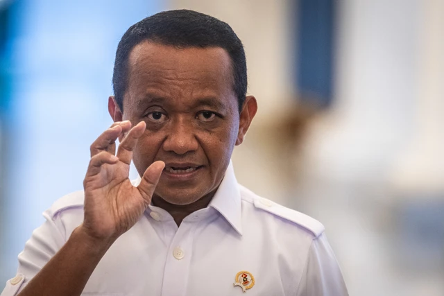 LambeSahamjja's tweet photo. bahlil kembalikan izinin pt gag nikel beroperasi lagi :
- di raja ampat mulai 3 september
- greenpeace bilang ini kabar buruk buat raja ampat yang punya 75 persen spesies terumbu karang dunia
- kata greenpeace ini bentuk keserakahan pemerintah dan korporasi
- esdm bilang gag nikel diizinin lagi karena udah dapet peringkat hijau alias taat lingkungan