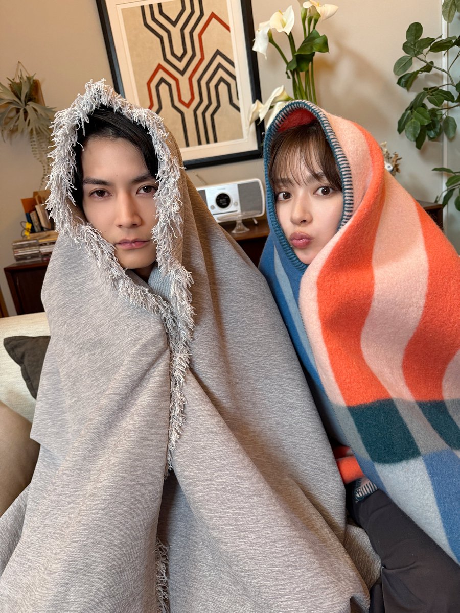 tx_premiere23's tweet photo. ⏰💥🔪━━━━━━━━━━
#夫を殺したはずなのに 
ラス前 第12話 いつもより15分遅い
今夜11時21分放送まであと4️⃣時間⏰💥
━━━━━━━━━━━🫦🫦🫦

事業告知撮影時のほっかむり
#内田理央 さん #渡邊圭祐 さん

#コロハズ 最新話はTVerで見逃し配信中！
https://t.co/7usjoHxtvW https://t.co/yboNBD8eWE