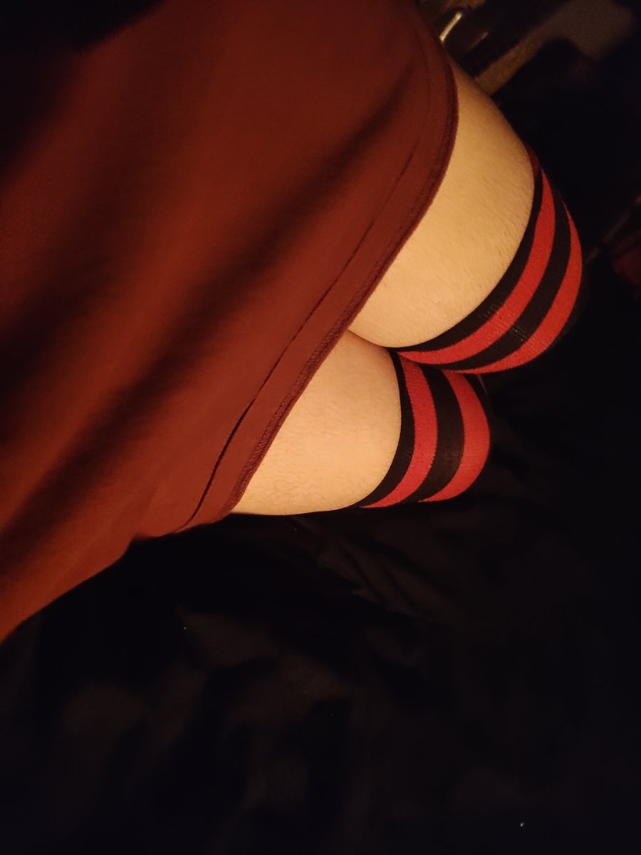BEDDY_23's tweet photo. Que noche más cómoda n_n💕💕

セーターの下には何も着てないよ、むえいー～
#femboyespañol #femboy #fypシ゚viral https://t.co/VmTuPPLurg