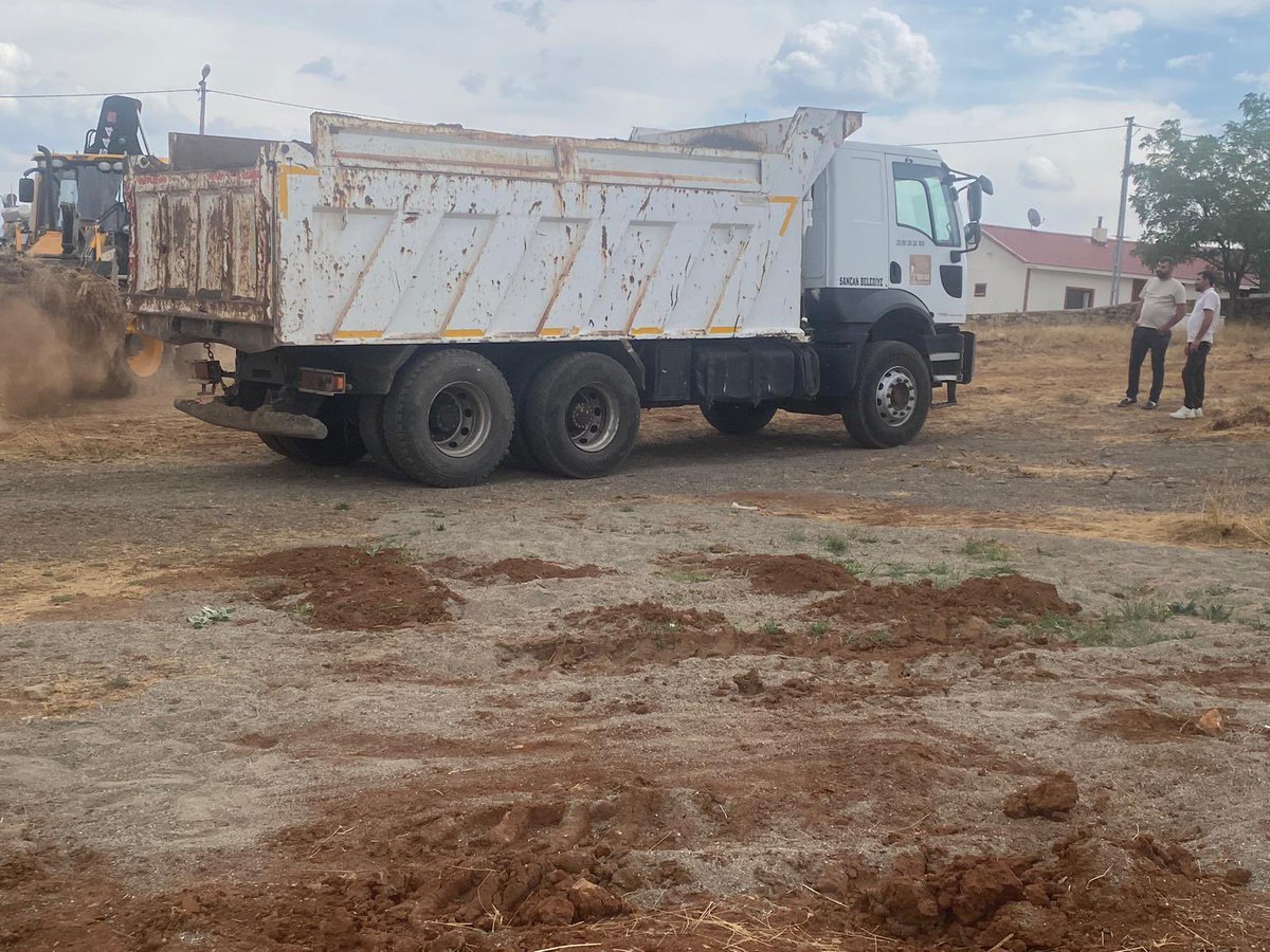 Akpartisancak's tweet photo. Hoşkar Mahallemizde mezarlıklarmzn temizlik ve bakım çalışmalrnı sürdürüyoruz.

Emeği geçen Belde Başknmz Sn @artumlusezgin ,Belediye Başknmz Sn @Hayrettincickk ,Muhtrmz İzzet Artumlu ve belediye çalışnlarmza teşekkür ediyoruz

Sahada vatandaşımızın yanında, hizmetin takipçisiyiz https://t.co/7YmJ2gTQRT