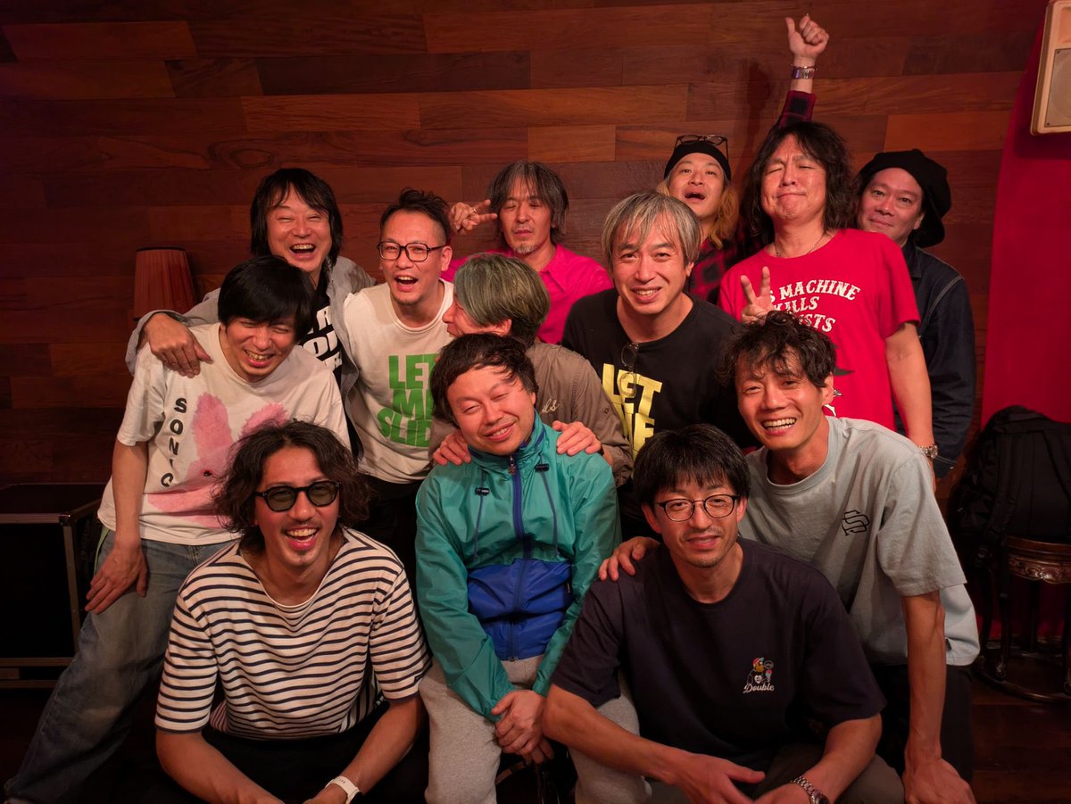 shuntaro_t's tweet photo. 打ち上げも朝まで盛り上がって(まぁそれで電車乗り過ごしたんだけど)めちゃくちゃ楽しかった！朝方、近藤くんとコメちゃんが並んでるのを見てグッと来ました。久しぶりだよねこういうの。ありがとうcreeps。 https://t.co/9CNbFav5Np