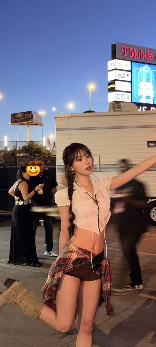 AKAone_'s tweet photo. #김채원 #Chaewon #LESSERAFIM #르세라핌 #배경화면 #Wallpaper #LockScreen 
Chaewon 260921 IG Wallpaper https://t.co/SxOH7EsloU