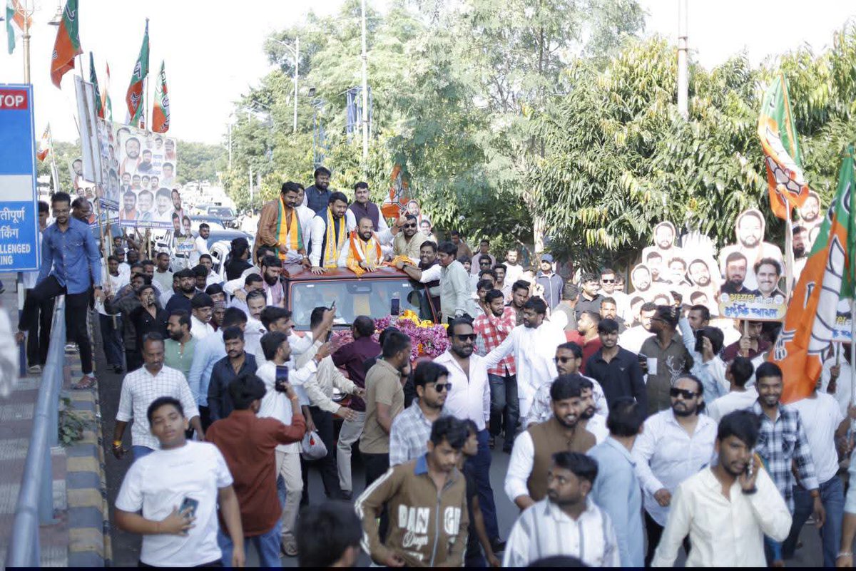 shyamtailorsjr's tweet photo. आज इंदौर प्रवास के दौरान भारतीय जनता युवा मोर्चा के राष्ट्रीय अध्यक्ष आदरणीय @drhemangjoshimp जी का मध्यप्रदेश की युवा शक्ति द्वारा भव्य एवं आत्मीय स्वागत किया गया।

इस अवसर पर युवा मोर्चा के पदाधिकारी एवं बड़ी संख्या में ऊर्जावान युवा साथी उपस्थित रहे। युवाओं का उत्साह और जोश संगठन की शक्ति एवं सेवा संकल्प की भावना को दर्शाता है।

@BJP4India @BJP4MP @BJYM @MPBJYM