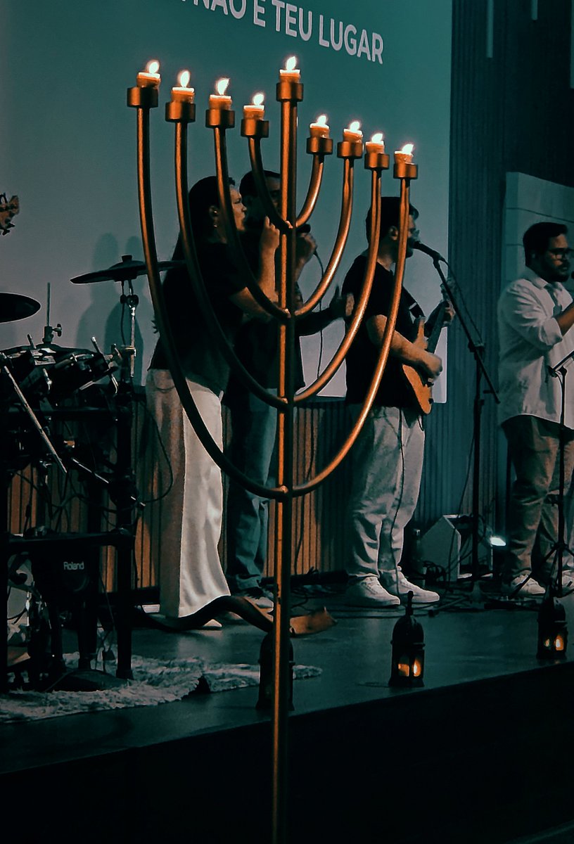 josysvribeiro's tweet photo. Embora muitas pessoas chamem todos os candelabros judaicos de "Menorá", o modelo com 9 braços é usado exclusivamente durante os oito dias do feriado de Hanukkah (a Festa das Luzes). - Igreja Apostolica Monte Sião - Linhares | ES https://t.co/B7pUrSHR0s