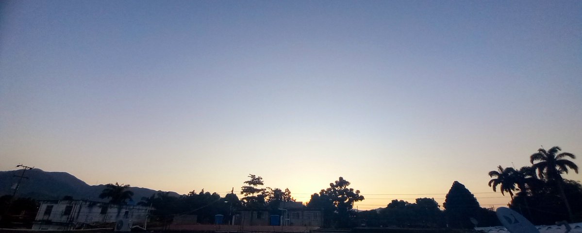 brossamadoz's tweet photo. Por el "Sendero de los halos". ¡Feliz día! 🤨 https://t.co/AncFE2DDyf