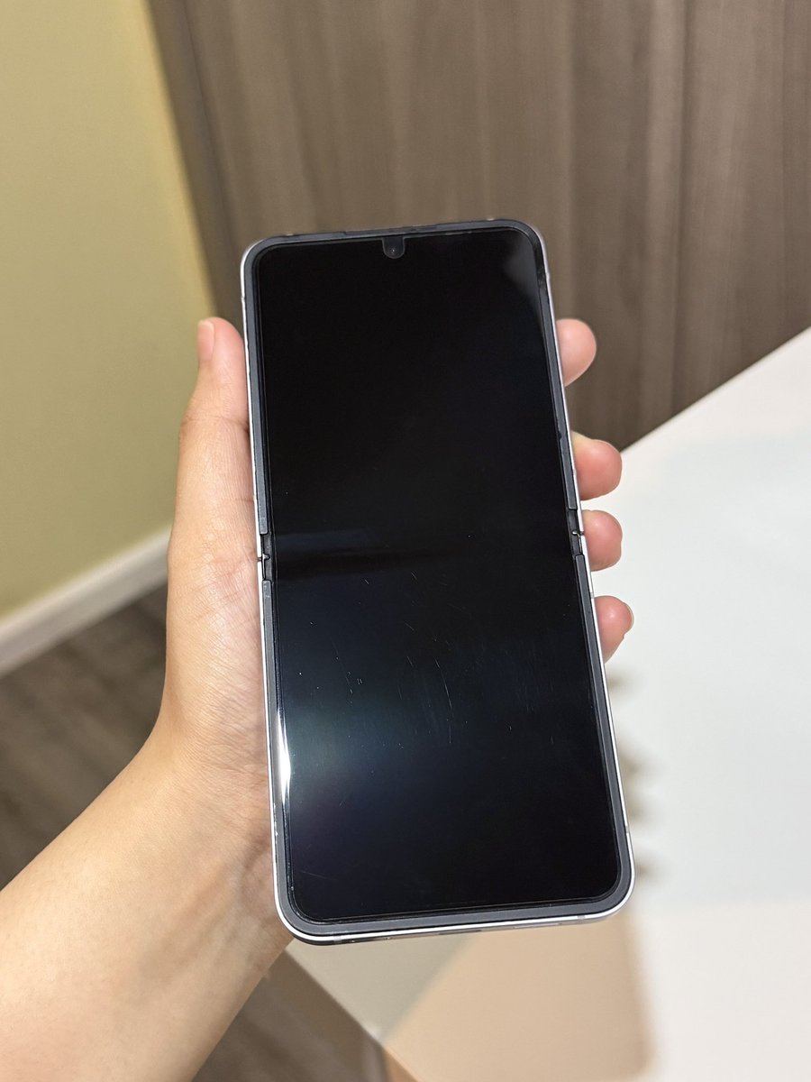 noeniim_'s tweet photo. ❕Samsung Galaxy Z flip 6 / 256gb สีเงิน
สภาพใหม่มากกก ใช้มาประมาณ 1 ปี

📮 9500.- (รวมส่ง หรือนัดรับหมอชิต เซนลาด)
💌 สอบถาม / ต่อรองราคาได้ค่า

#ส่งต่อโทรศัพท์ #ส่งต่อsamsung #ส่งต่อซัมซุง #โทรศัพท์มือสอง #โทรศัพท์มือ2 https://t.co/BWMwskJPuf