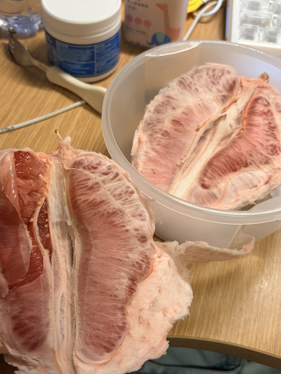 j_filey's tweet photo. 到了能吃柚子的季节我一个人一天能吃两颗完整的柚子…这可咋办 https://t.co/7Y7ak85vRR