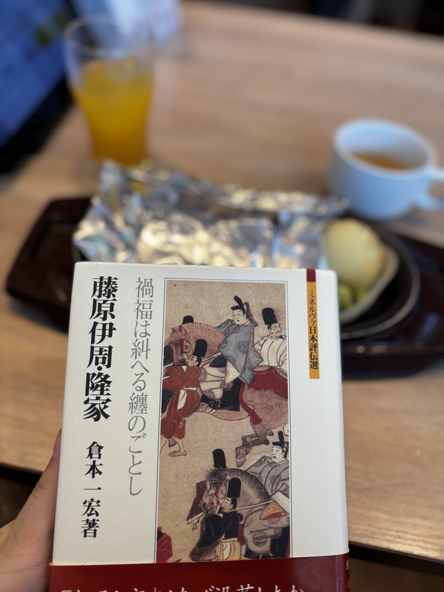 tg2_kt1's tweet photo. わたくしかていくら苦学生でお金がないとはいえ京都に来たら京都の飯食ったほうがいいくらいはわかっているのだが、ろくに現金も下ろさずくねりくねり街を歩きすぎたせいでガストしか入れるところがなかったって、ワケ https://t.co/s5DFC32ohF