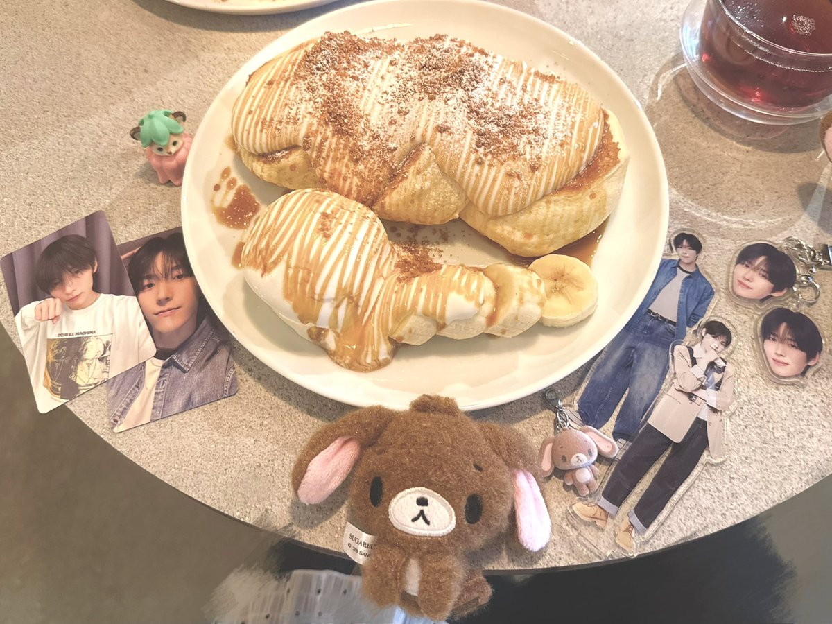 ss4u_u's tweet photo. あやかちゃんとまた
シンヘッサしてもらったよ～ᴖ  ̫ ᴖ♪ 
顔アクキー並べると
めちゃ×100かわいい🩵🤎
#KO1LYカフェ部 https://t.co/9GhqtTKB01