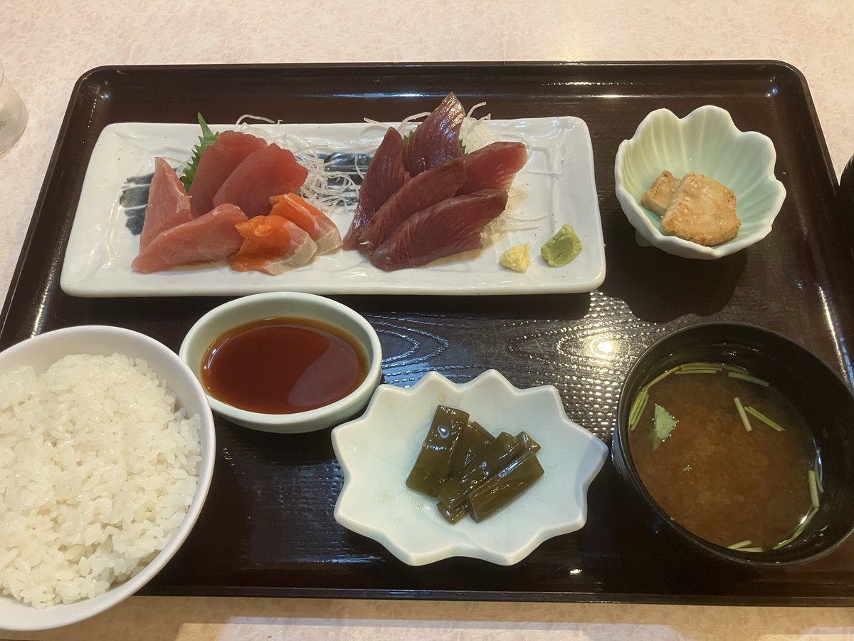 gachap1ng's tweet photo. ISARIBIフェス初日終了。通しで雨の野外フェスは超久しぶり。久しぶりすぎてポンチョと長靴が浸水したので買い直さねば。久しぶりのFUNNY THINKがめちゃよかった！豪雨の鉄風東京が熱かった！さらに雨が強まったロコはさすが過ぎ🤣でもラストは雨も弱まって大団円。明日は降水確率0%☀️ホヤぼーや最高👍 https://t.co/hipfw5t07r
