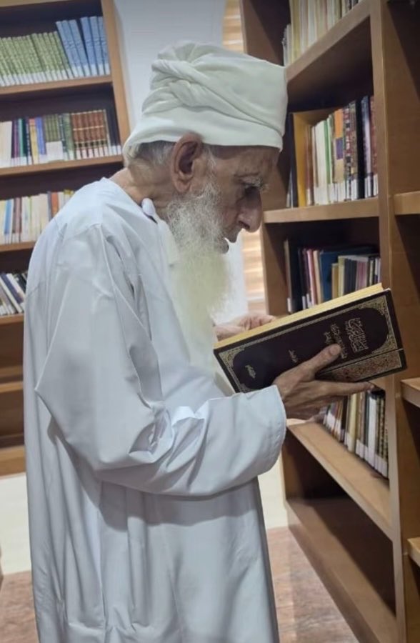 OM__98's tweet photo. «العِلْمُ يُتْعِبُ طالبَهُ والخليلي أحمدُ لأجْلِ العِلْمِ لا يتْعَبُ.»

حفظ الله شيخ الإسلام أحمد بن حمد الخليلي https://t.co/3ergVCMTXw