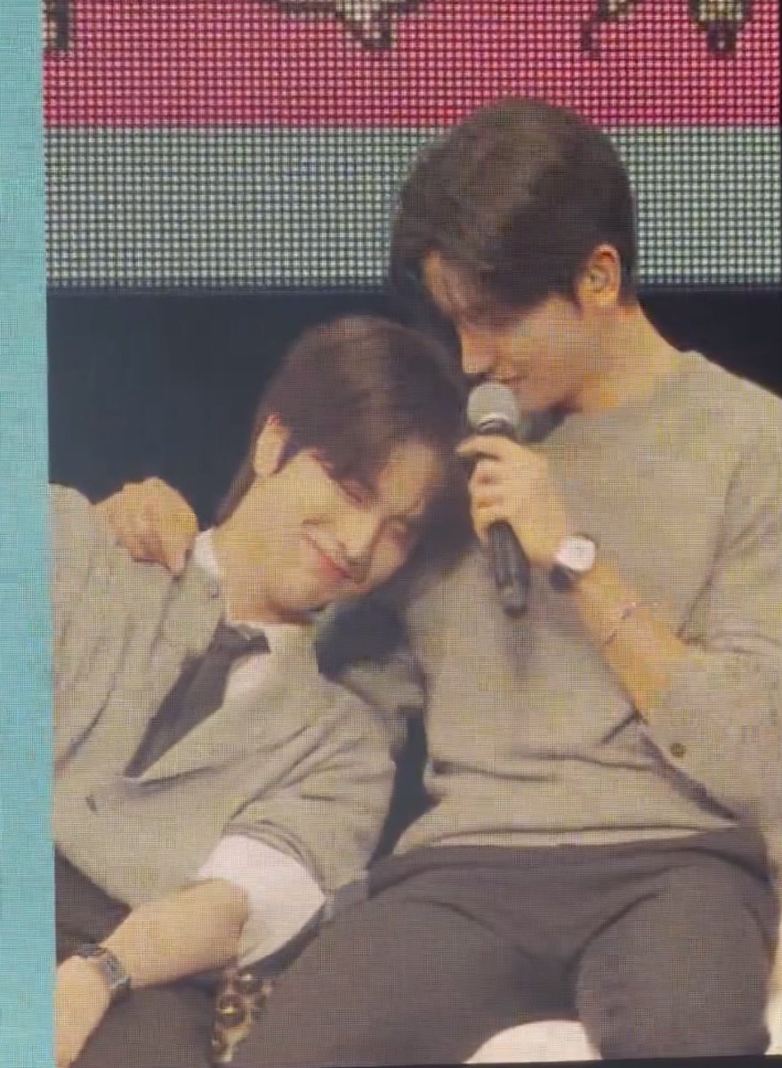 bbang_tbz_88's tweet photo. 에바임 https://t.co/b8SAyFyc6R