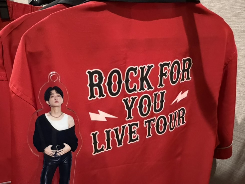 ROCK_TO_YOU69's tweet photo. 【#ROCK_FOR_YOU_LIVE_TOUR】

#横山裕 ソロツアー
[東京] Zepp Haneda（TOKYO）

Zepp Haneda2日目！
心を一つに、
最高にアツくて幸せな時間を創りましょう！

ご来場の際は、気象情報に十分ご注意いただき、あらかじめ会場までのアクセスと最新の交通情報をご確認のうえ、ご来場ください。

✮予習！復習！
🎧 https://t.co/3bmITy2Rl9
🎸 https://t.co/ckeeqcuU3D

✮CDご購入はこちら💿
https://t.co/kgmUA2Kw7P

#ROCK_FOR_YOU
#ROCK_TO_YOU