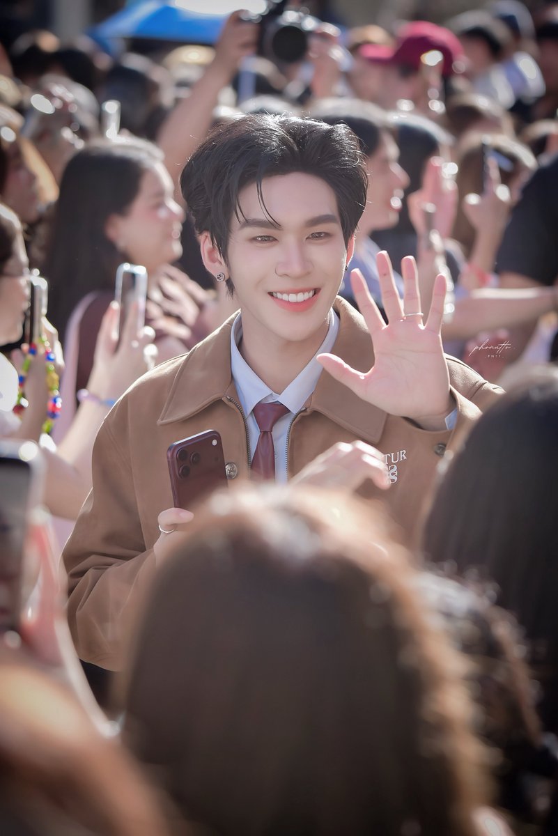 real_pntt's tweet photo. ออร่าดาราเบอร์ใหญ่มากกก พี่เติร์ด !!!

AAS MHIIPRAEW TRUE5G IPHONE18PRO
#Truedtac5GxAuauSave
@Auautnp #auautnp https://t.co/NbVCsd2hG3