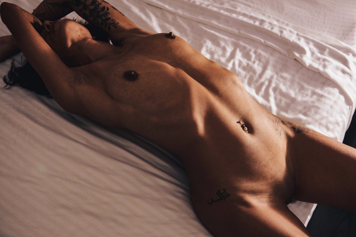 Juliocesarsve's tweet photo. El abdomen de @laputaamaglei es arte🥵 https://t.co/dvD4fHkBE6