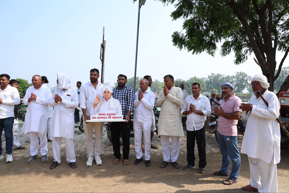 SaintRampalJiM's tweet photo. गाँव पेटवाड़, हांसी में 11000 फुट पाइपों की कई गाड़ियों पहुंची। https://t.co/OyYWrobabr