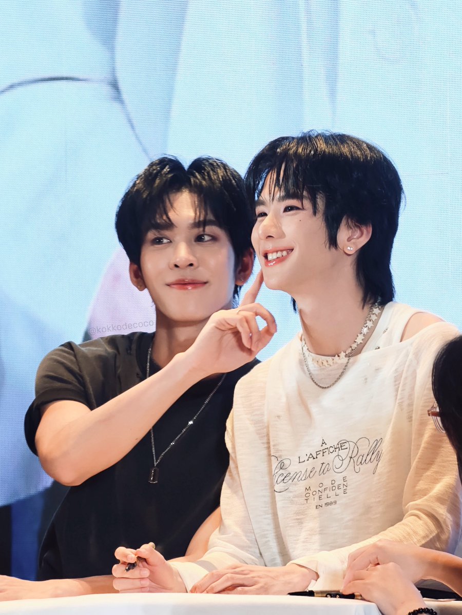 kokkodecoco's tweet photo. ☺️👉🏻😉 🤍✨✨

OCEAN WHISPERS TO AAS
#AuauSaveOceanWhispersFanSign
#MrFanboyEP4 #auausave https://t.co/iVZOOPVo6X