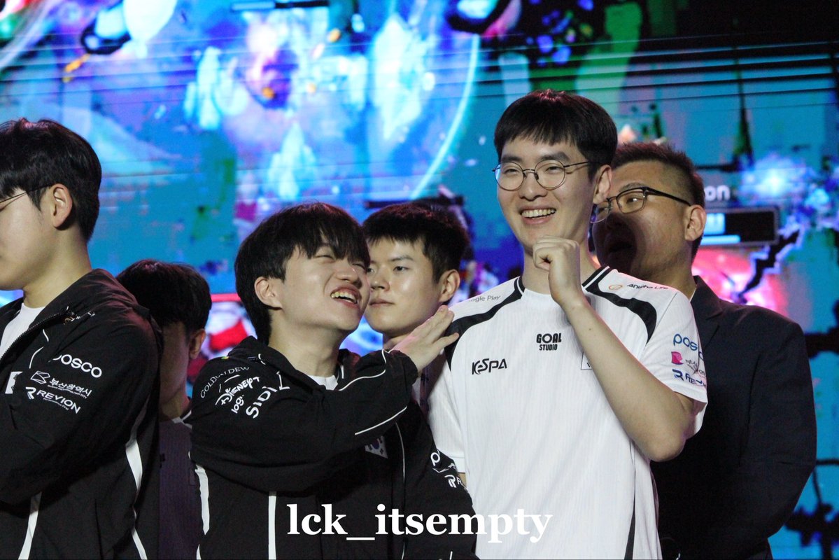lck_itsempty's tweet photo. 살면서 이 조합을
다시 보다니 ... 😭
#Keria #Rascal https://t.co/LhQP7Tu8R7