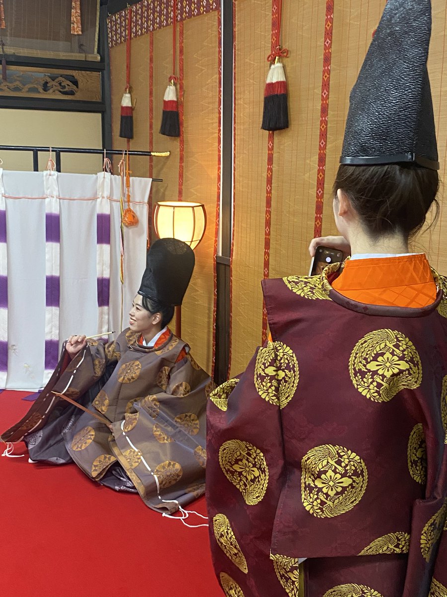 tsubakiharu0701's tweet photo. 公達ごっこ🥰
可愛いあの子になんて詠もっかな〜 https://t.co/MObLVGNJNk