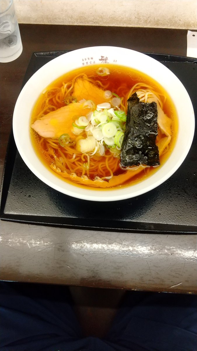 suuuuuchan50024's tweet photo. #令和8年9月備忘録
中華そば 雅へ
中華そば 細麺 本日3杯目
近くに🍕のテイクアウトで
来てたのでもちろん👣
こちらは麺で塩味を調整する拘る
お店なのであっさり食べてくて細
麺やっぱり旨い❗️
動物系と煮干のあっさりコク深い
スープに細麺🎵
美味しかったですぅ😋
ご馳走さまでした😀
#中華そば雅 https://t.co/x8l1XSd45b
