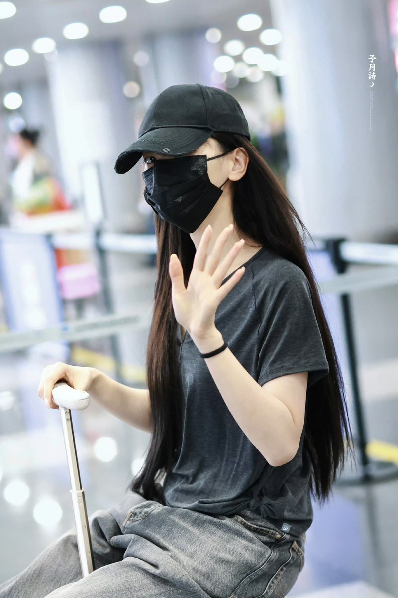 cookies__mc's tweet photo. 260921 베이징 ✈️

#양초월 #杨超越 #YangChaoyue #หยางเชาเยว่ https://t.co/7gAdguMFBu